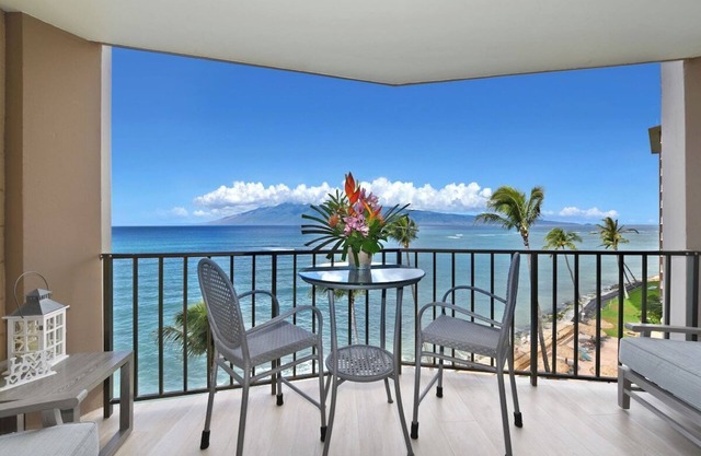 Valley Isle Resort #707 - Vacation West Maui - Beachfront Luxury