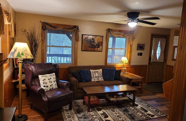 Valley View Cabin bordering Salt Fork State Park WiFi
