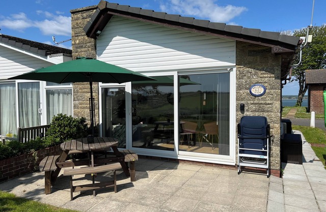 VALLEY VIEW self-catering coastal bungalow in rural West Wight