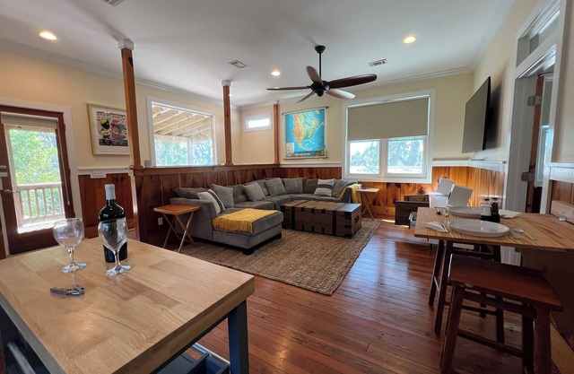 Valona Blue, on tidal creek/marsh, room for boat, kayak, fishing explore, relax