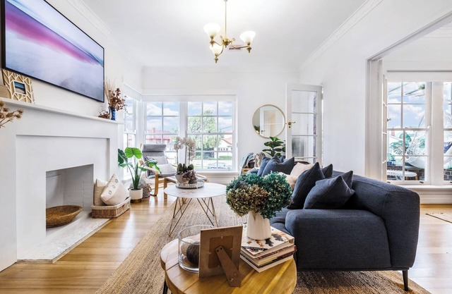 VAQUAY The Hamptons In Williamstown | Coastal Beach Getaway, Cafés & Harbour