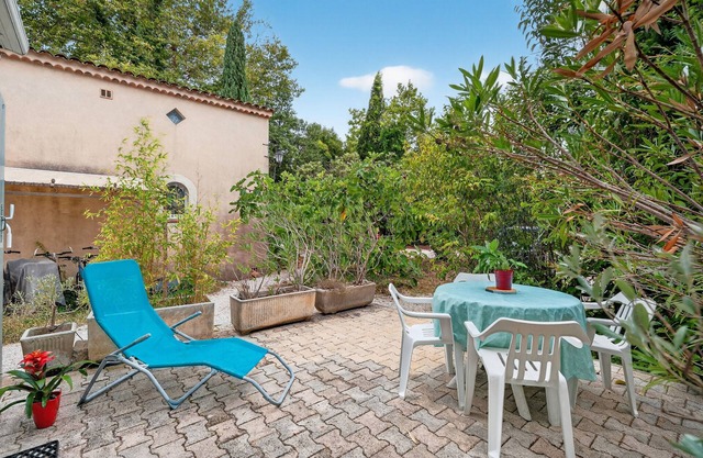 Var Hyères Studio by the Sea with Shared Garden, Balcony and Air Conditioning