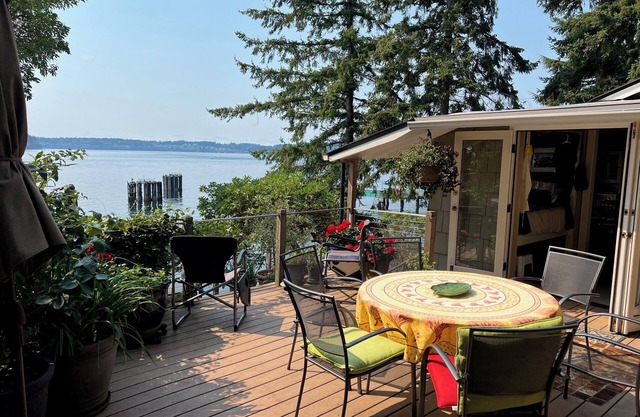 Vashon Waterfront: Great Views of Forest & Sea - Cozy, Sunny, Seaside Cottage