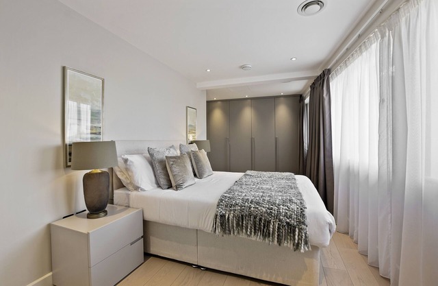 Vauxhall Bridge Road by Aeria Apartments