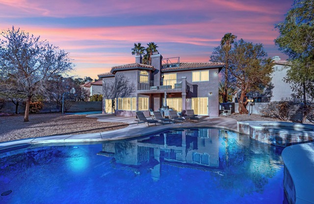 Vegas Fun Retreat - Pool, Games, Relaxation&Space!