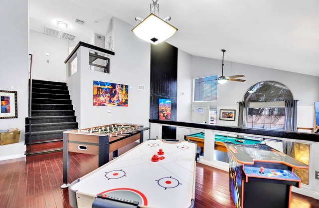 Vegas Themed-Jetted Spa-Pool Table-Near Strip