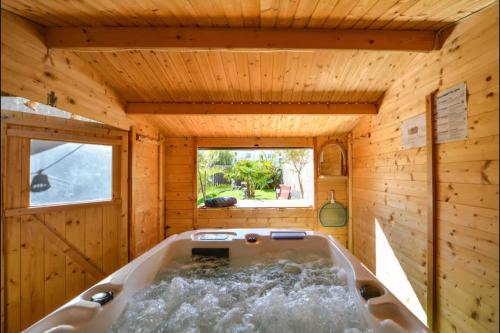 Velours 4 & Jacuzzi