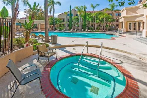 -Venetian Vacation La Jolla one bedroom condo luxury furnished central near beach and UTC mall