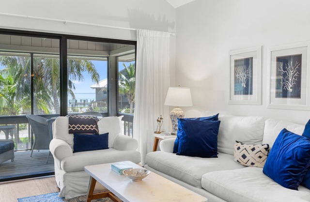 Ventura Captiva 2B – Bay Views, Private Boat Dock & Steps to the Beach