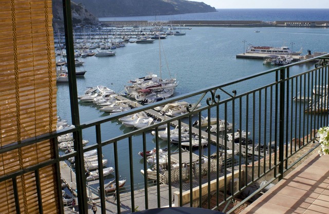 Veranda sul Porticciolo - Studio with sea view "Luce".