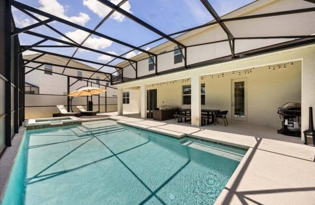 Veranda Palms - Fifteen Bedroom Villa, Sleeps 32