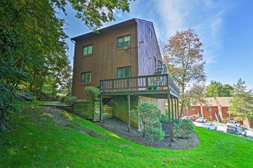 Vernon Condo with Deck, Near Appalachian Trail!