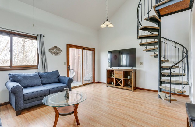 Vernon Township Condo w/Balcony Near Ski Lifts!