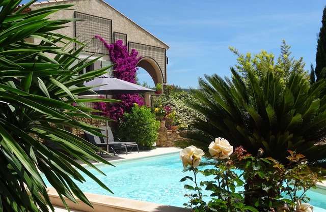 Very beautiful Provencal house sleeps 6/12 in a quiet area in Le Beausset, Var