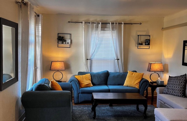 Very clean house with amazing park across the street and Japanese garden.