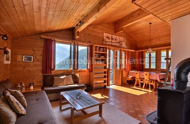 Very comfortable chalet on 2 levels, for 6 people, living room with fireplace, kitchen area with dis