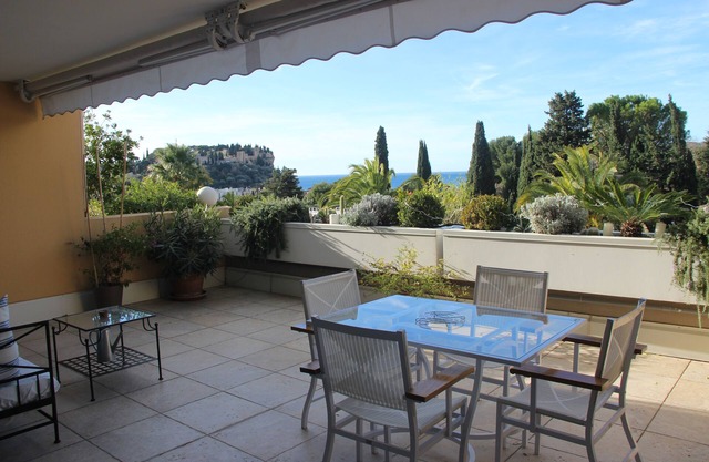Very nice apartment in a residence, 5 minutes walk from the port