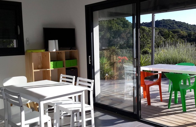 Very nice new apartment rez of garden seen sea