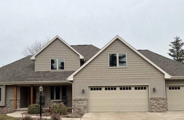 Very nice Three-bedroom Home for Rent for 2024 EAA AirVenture