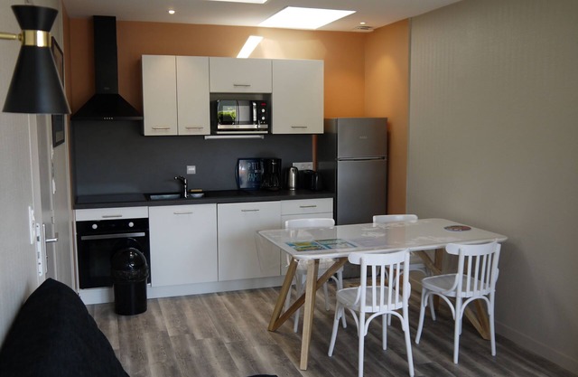 Very pretty 4/6-person apartment with direct beach access, 5-minute walk from the center