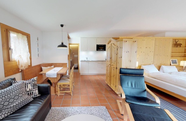 Very well located apartment house in the favorite and quiet Salet area.