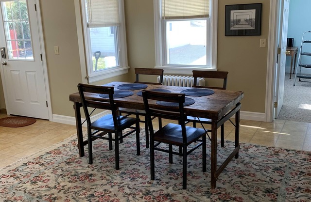 VHR Geneva Apartment near college 2 bedrooms