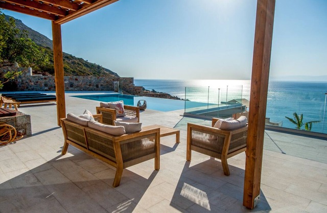 Villa Plaka Gina - Six Bedroom Resort, Sleeps 12