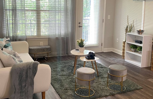 VIBES:2bd/2bth| Extra: Tesla Rental Available