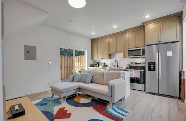 Vibrant 1BR Duplex Near Alberta Arts District