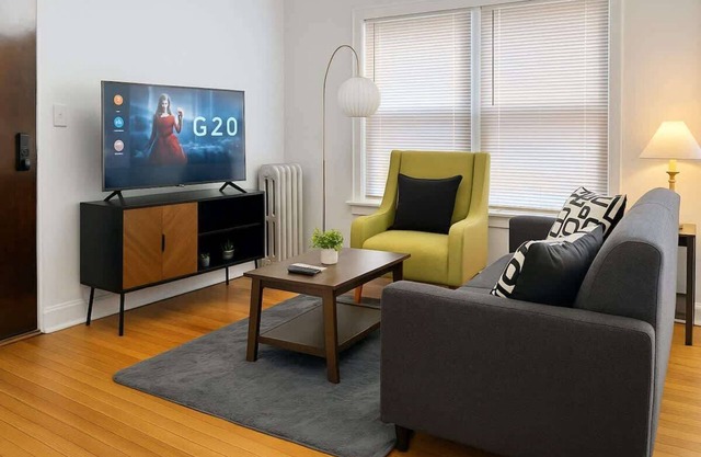Vibrant 1BRApt in Roscoe Village