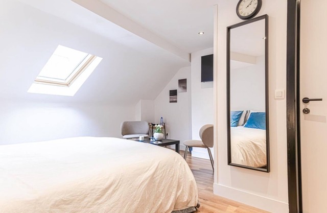 Vibrant Apt.: Chic Urban Retreat in Lively Ghent