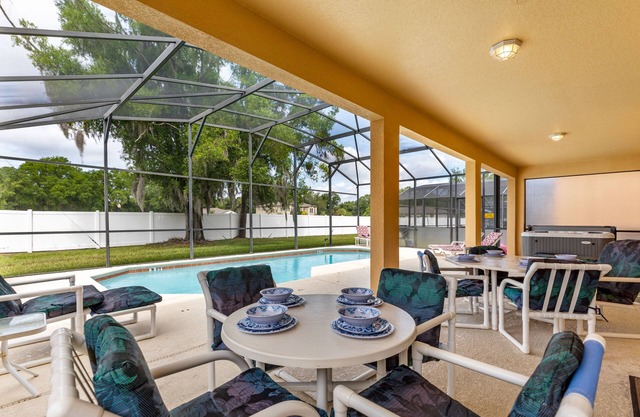 Vibrant Florida Living: 2025 Getaways with Style and Sun!