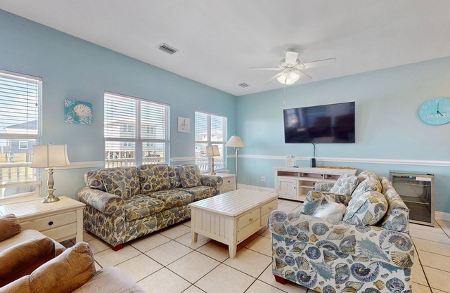 Vibrant Gulf Front Duplex w/a Shared Pool & Free WiFi in a Great Location