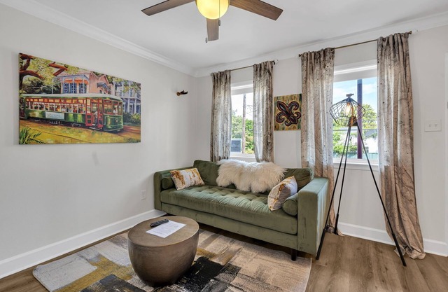 Vibrant New Orleans Apartment with Off-Street Parking Near Garden District