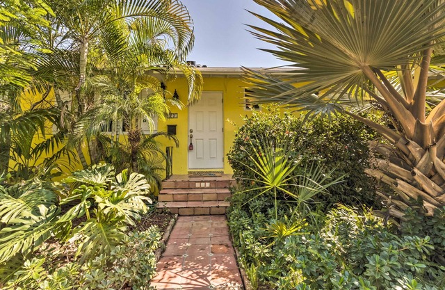 Vibrant West Palm Beach Home < 2 Mi to Beach!