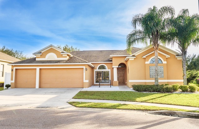 Viburnum Villa, 5 bed luxury poolhome on Legacy Park, 15 minutes from Disney