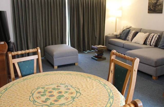 Victoria Cottage - Central accommodation with boat parking available