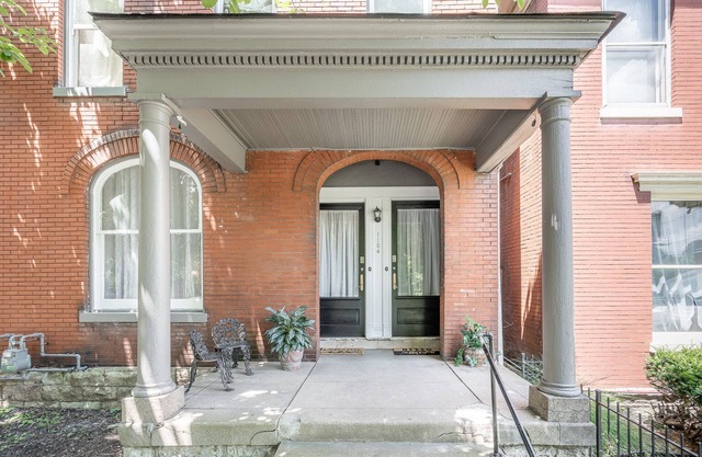 ★ Victorian Louisville ★ Large 1200 sqft APT #1