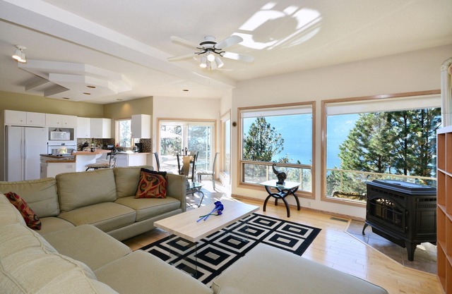 View home close to Okanagan Lake / Aug 19-27 open!!! Book NOW!!!