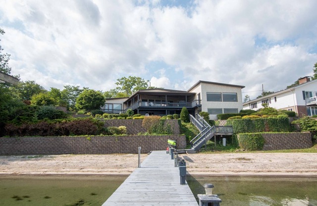 View on the Bay: "Panoramic Seneca Lake Sunrise Views! Close to Geneva"
