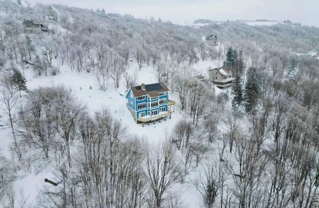VIEW!VIEW! 5BR 5BA, Hot tub,Internet,EV Charger, Mins to Ski, Walks to DollySods