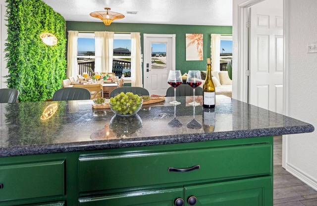 Views! Beachside home with private deck with soft Water/RO drinking water