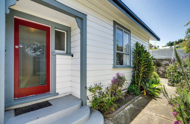 Views on Colenso - Napier Holiday Home