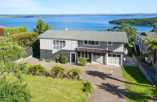 VIEWS ON WAKEMAN - ACACIA BAY HOLIDAY HOME in Acacia Bay