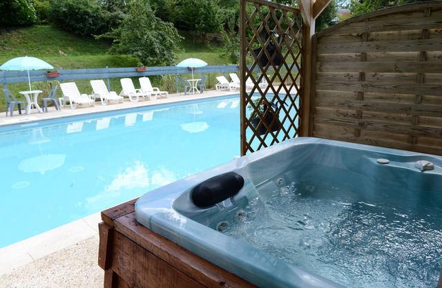 Villa 10 people, private pool 7 KM from Sarlat