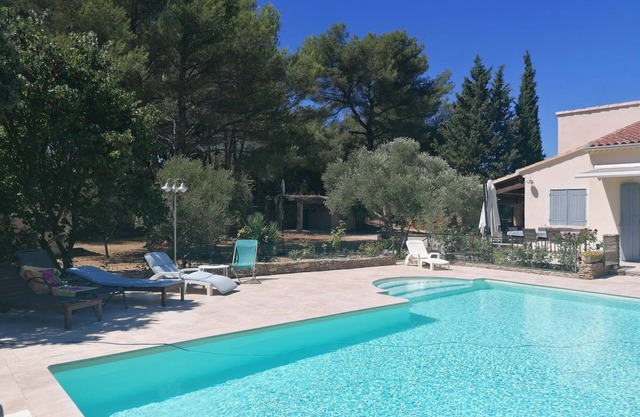 Villa 160 m2 pool 5 bedrooms quiet large plot