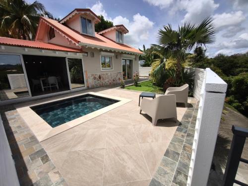Villa 4 étoiles MWoodsuite MartiniqueSun - Coquet & Central avec piscine et jardin privé