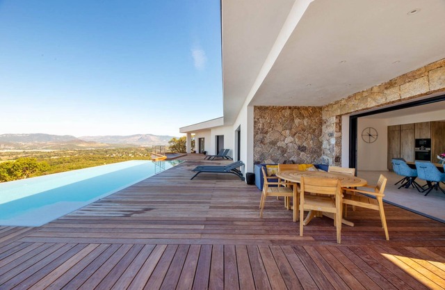 Villa 5 bedrooms, panoramic sea view, swimming pool