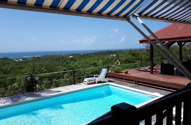 Villa 6/8 pers swimming pool, breathtaking sea view, facing Marie-Galante
