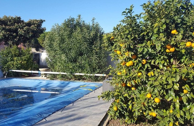 Villa 8 pers 120 m2 piscine jardin terrasse jeux enfants proche Camargue